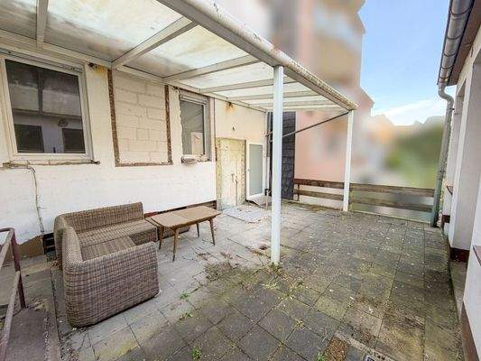 10 überdachte Terrasse