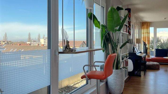 Von der Wohnung aus können Sie auch einen Blick auf das urbane Leben werfen