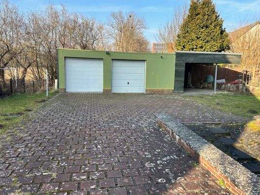 Garagen und Stellplätze