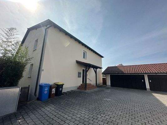 4 Garagenplätze neben dem Haus