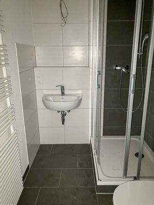 Badezimmer mit Dusche