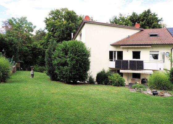 Hausrückseite Blick vom Garten