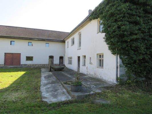 Wohnhaus und Nebengebäude 