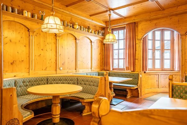 Festsaal mit angrenzender Weinstube