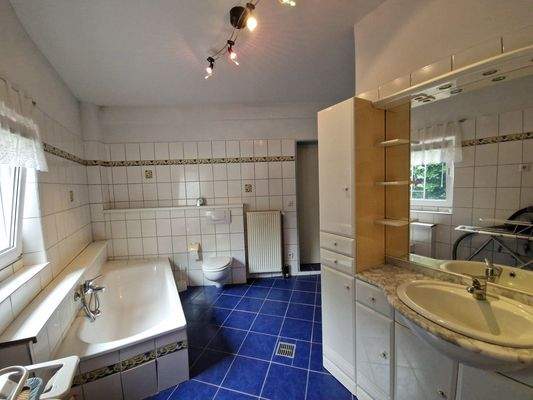 Wannen und Duschbad EG