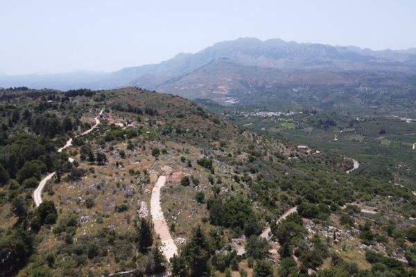 Kreta, Litsarda: Ruhiges Grundstück mit Baugenehmigung und atemberaubender Aussicht auf die Landschaft zu verkaufen