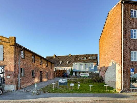 Blick vom Hafen zum Grundstück