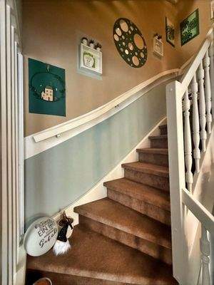 Schöne Holztreppe in das Obergeschoss