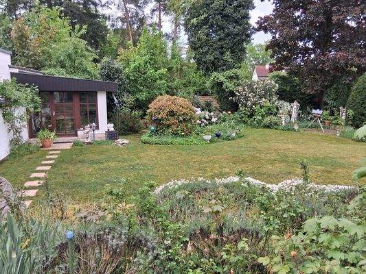 Garten mit Gartenhaus