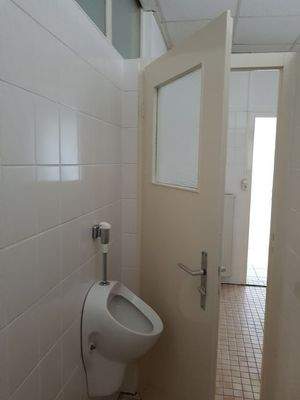 WC 2 mit zusätzlichem Urinal