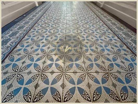 Hauseingang (Bodendetail)