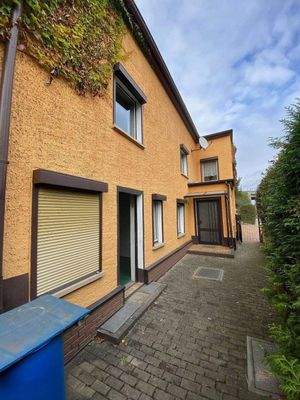 Fläche vor dem Hauseingang.jpg