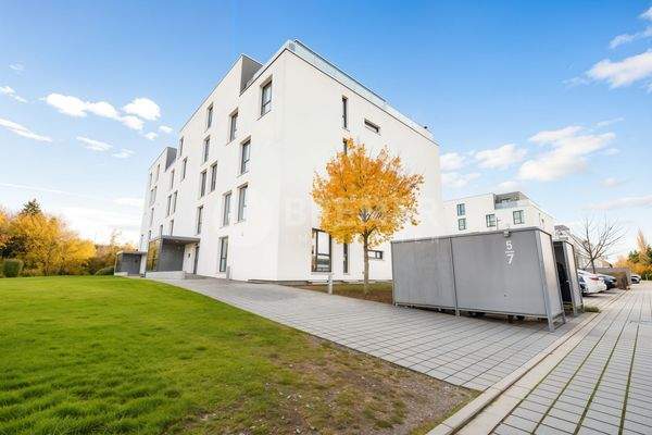 Hausansicht, Nordseite in Kürze (mit KI bearbeitet)