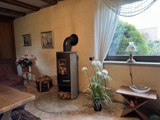 2. Wohnzimmer mit Kaminofen