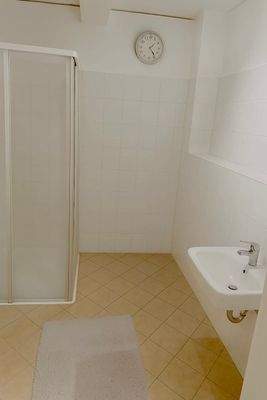Bad mit ebenerdiger Dusche