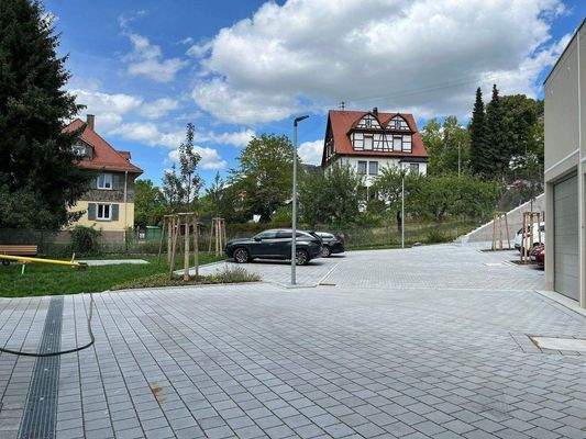 Aussenbereich mit Stellplätzen.JPEG