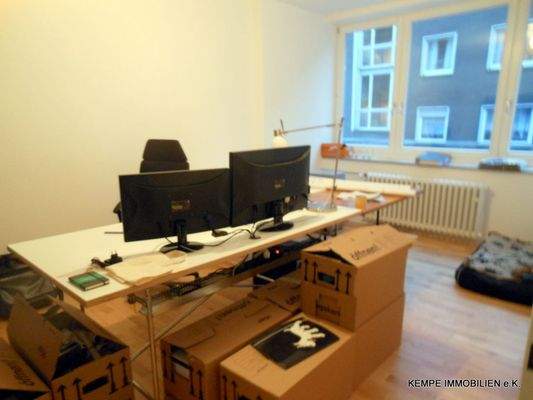 Wohnung links: 1. Raum nach vorne