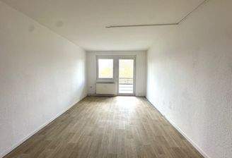 Wohnzimmer mit Balkon