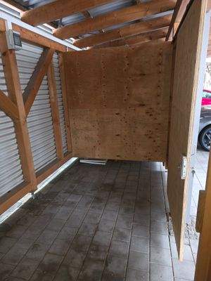 Abstellraum hinter Carport.jpg