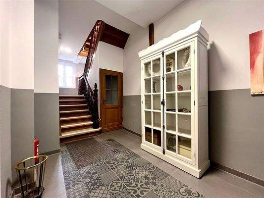 Hauseingang / zum Laden 