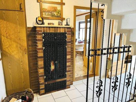 Kachelofenheizmöglichkeit im Flur