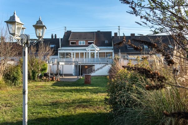Rückansicht mit Garten