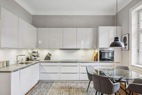 [KI-optimiertes Foto] Offene Küche im Erdgeschoss