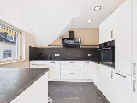 moderne neuwertige Einbauküche 