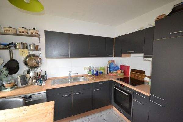 Küche mit Einbauküche