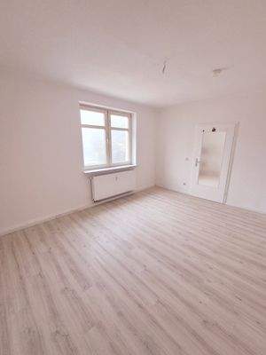 Leeres Zimmer mit Fenster