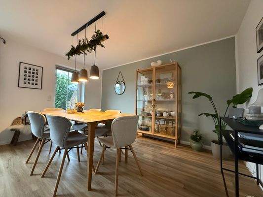 Esszimmer mit Terassenzugang