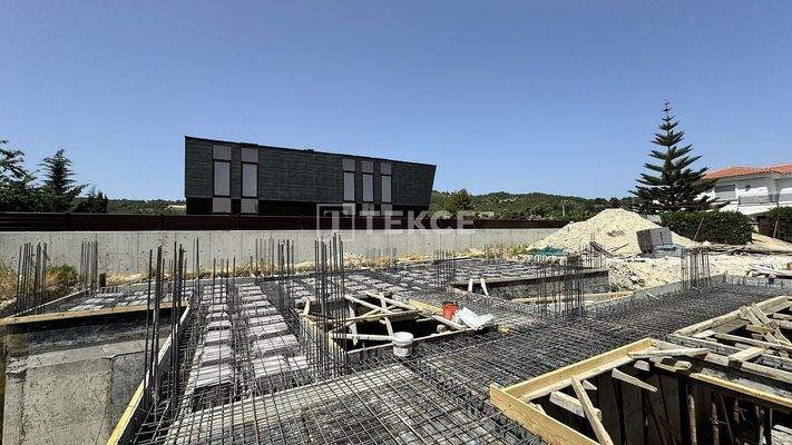 House with a Garden and a Pool Close to the Sea in İzmir Çeşme