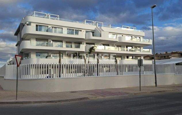 Conveniently Situated Apartments in Lomas de Cabo Roig