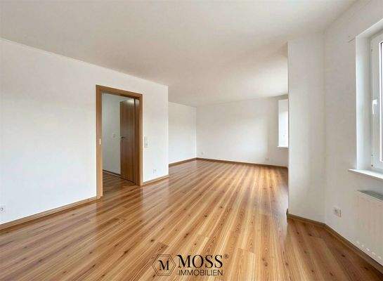 Wohnzimmer - KI generiert - neue Böden und gestrichen