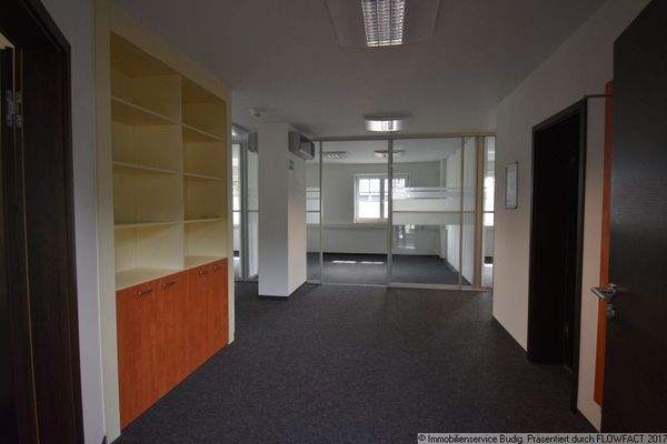 Entrée zu den Büroräumen im Obergeschoss