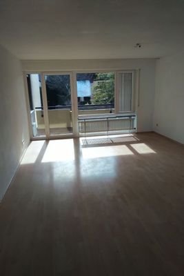 Wohnzimmer mit Balkon