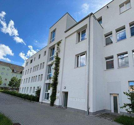 Eingang Barierefrei - gegenüber Stellplatz