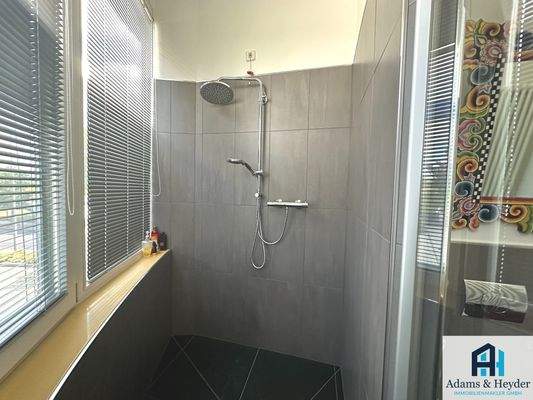 Dusche Badezimmer 1. Obergeschoss