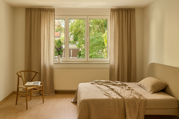 Großzügiges Schlafzimmer zur Nordseite