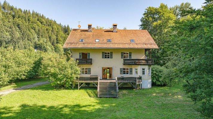KITZIMMO-Historische Villa in idyllischer Lage kaufen - Immobilien Pinswang Tirol.