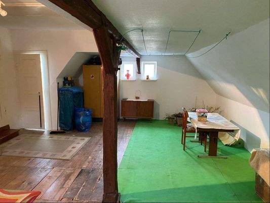 Raum 2 im Dachgeschoß