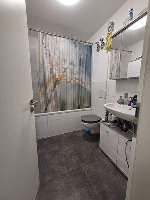 WE 2 - Badezimmer mit Wanne