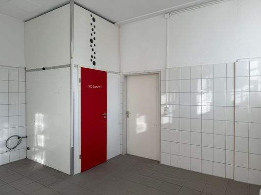 Damen-WC mit Vorraum