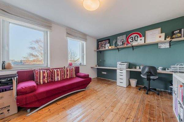 Arbeits-/Schlafzimmer III