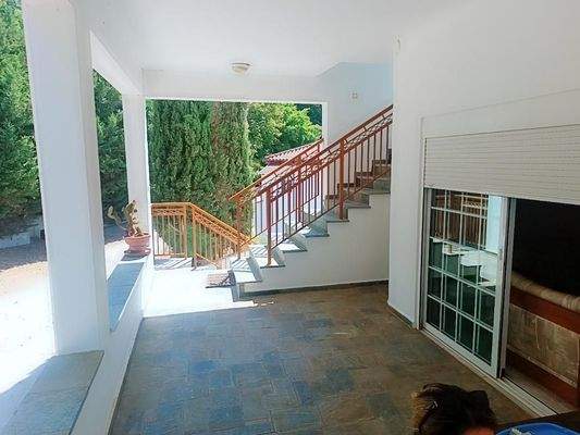 Kreta, Vryses: Wohngebäude mit Pool und Bergblick zu verkaufen – Ideale Investition im Apokoronas!