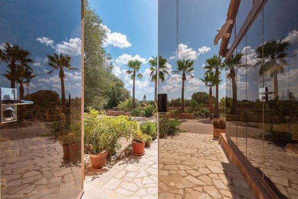 großflächig verglaster Wintergarten