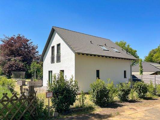 Immobilie Straßenansicht