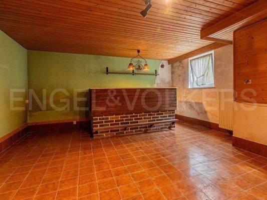 Partykeller mit Theke im Untergeschoss.jpg