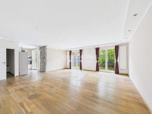 CAM03818G0-PR0067-STILL010