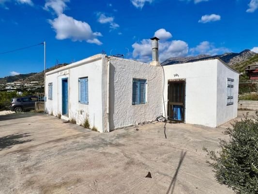 Kreta, Makry Gialos: Haus mit einem Schlafzimmer auf einem großen Baugrundstück, nur 2 Schritte vom Strand entfernt